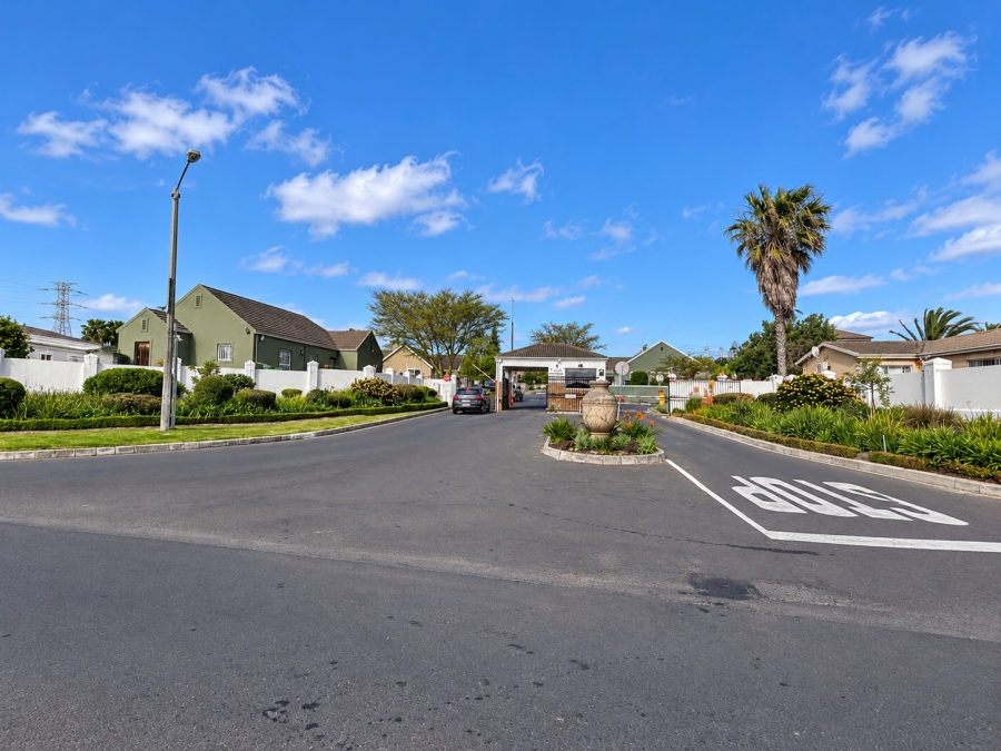 To Let 3 Bedroom Property for Rent in Eikenbosch Western Cape